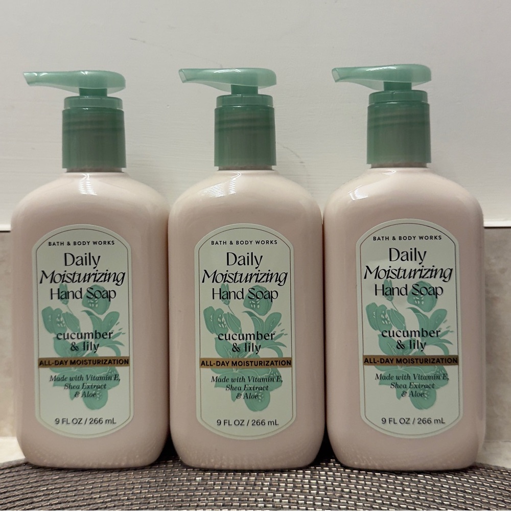 NWT Bath & Body Works Daily Moisturizing Hand Soap - Cucumber & Lily Set